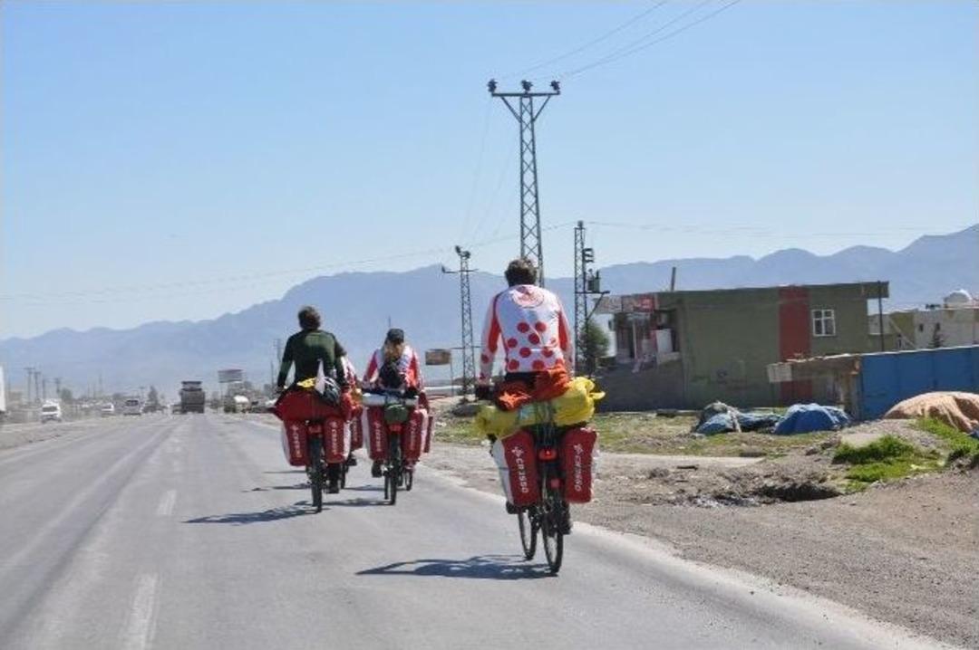 70 Kişilik Polonyalı Bisiklet&ccedil;i Habur&rsquo;dan Ge&ccedil;iş Yaptı