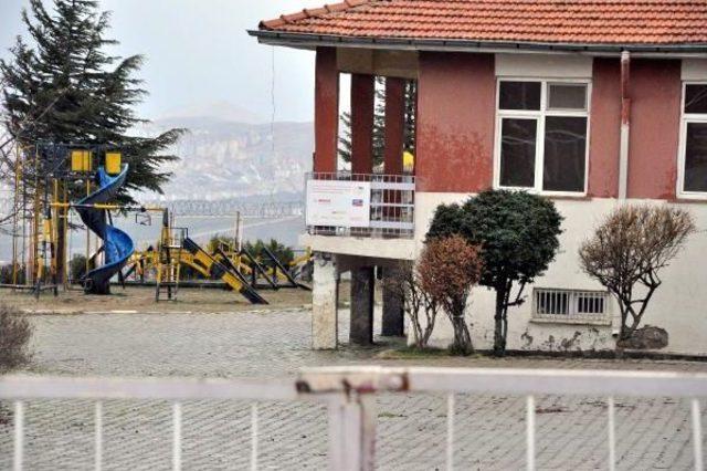 Elazığ'da Kızların Cinsel Istismara Uğradığı Merkezin Görevlileri Açığa Alındı