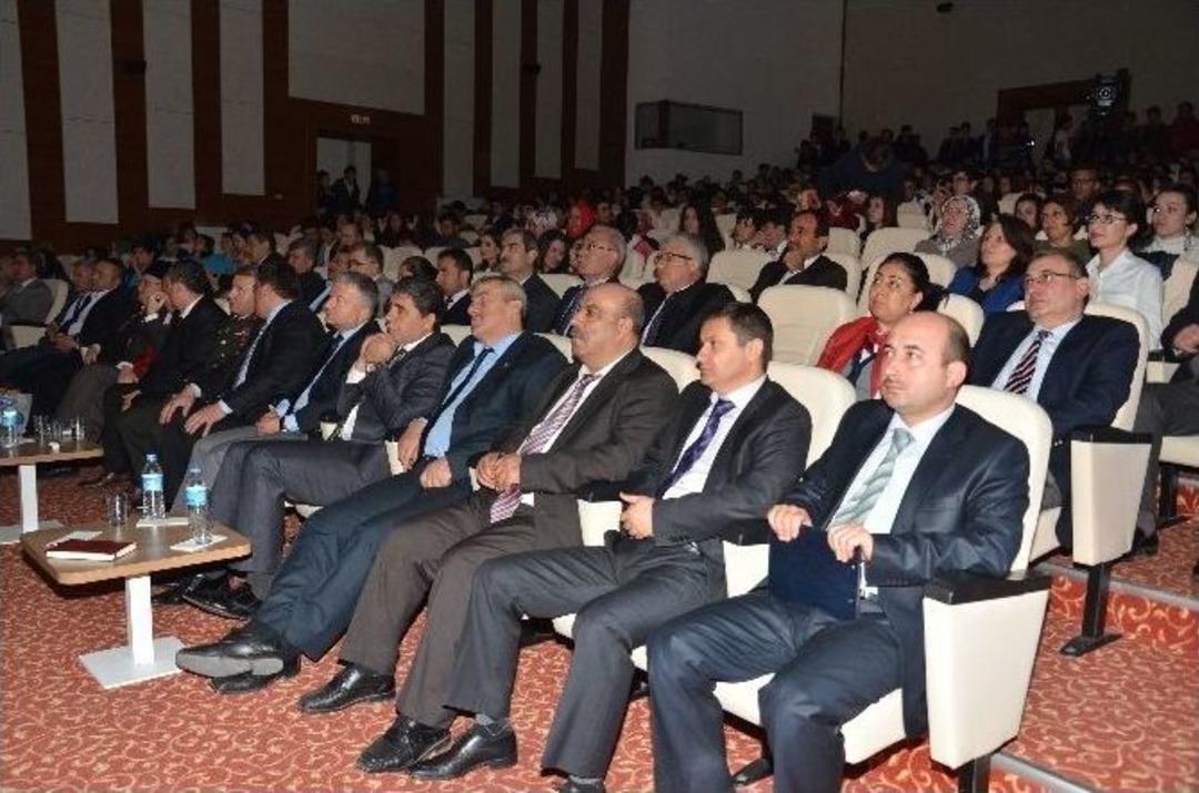 Kazanlı &Ouml;ğrenciler Milli Şairi Andı