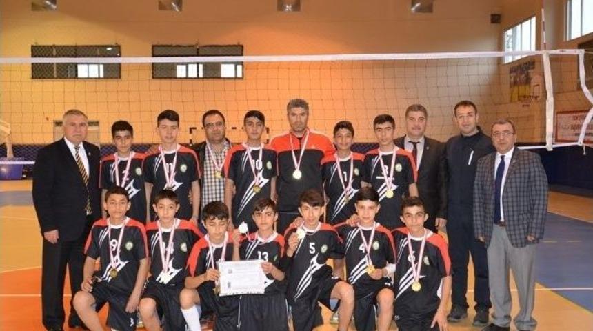 Voleybol Grup M&uuml;sabakalarının Yarı Finalistleri Belli Oldu