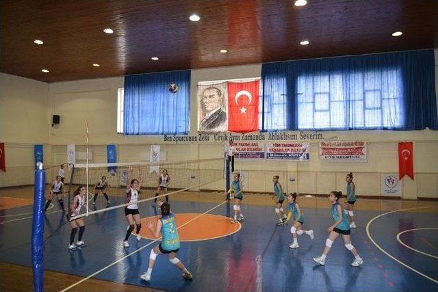 Voleybol Grup M&uuml;sabakalarının Yarı Finalistleri Belli Oldu 1