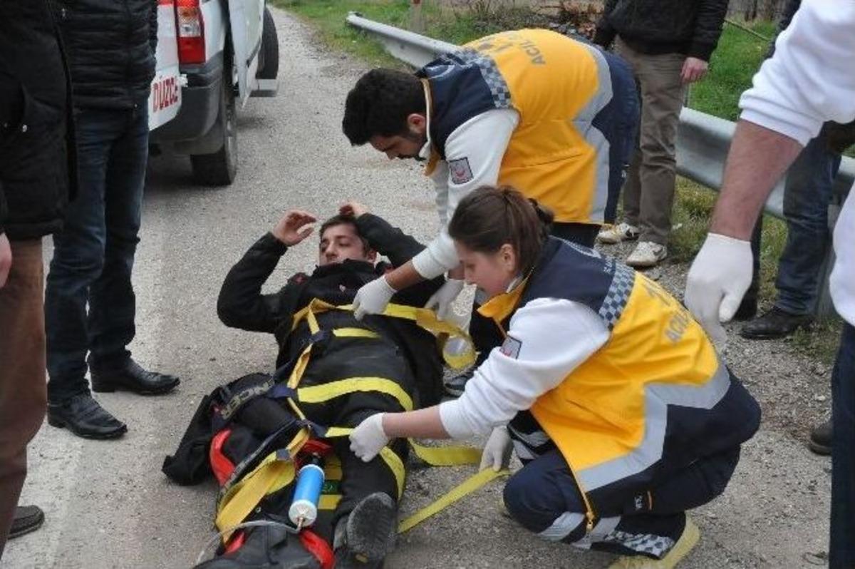Ak&ccedil;akoca&rsquo;da Motosiklet Kazası: 1 Yaralı