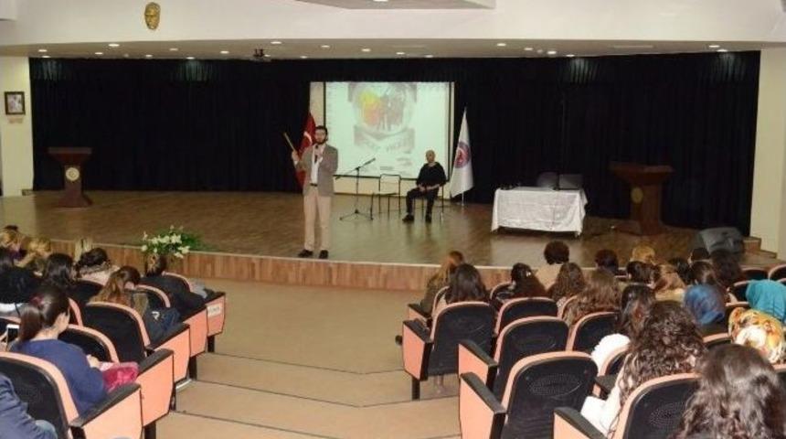 &Ouml;ğrencilere &rsquo;pozitif D&uuml;ş&uuml;nme Ve Stresten Kurtulma&rsquo; Semineri