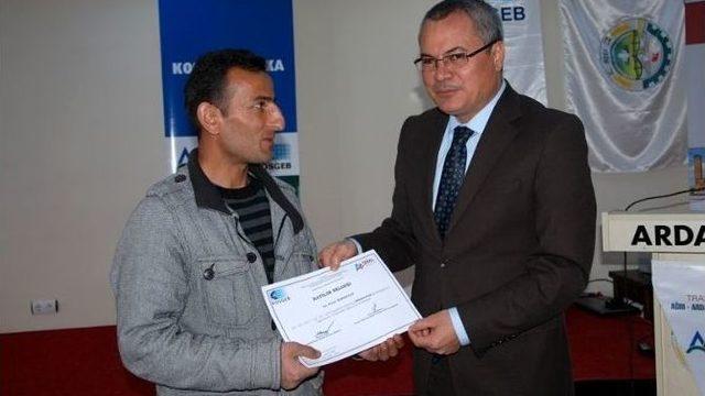Ardahan’da Girişimcilik Kursuna Katılanlara Belgeleri Verildi