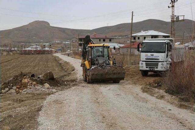 İpekyolu Belediyesi’nden Yol Yapım Çalışması