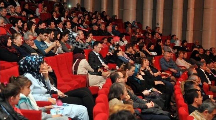 T&uuml;rk&uuml;leri &Ccedil;anakkale Şehitleri İ&ccedil;in S&ouml;ylediler