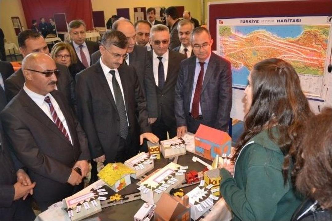 Vali Bektaş &Ouml;ğrencilerin Proje Sergisini Ziyaret Etti