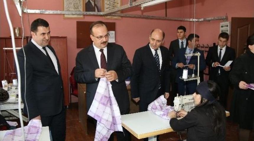 Vali Canbolat&rsquo;tan Tobb Mesleki Eğitim Merkezi&rsquo;ne Ziyaret