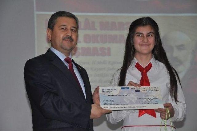 İstiklal Marşını En G&uuml;zel O Okudu 1