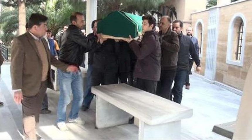 Kendisini Hastaneye Yetiştirmeye &Ccedil;alışırken &Ouml;ld&uuml;r&uuml;len Babasını G&ouml;zyaşlarıyla Uğurladı