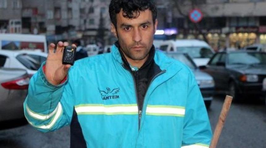 Belediye, Temizlik Iş&ccedil;ilerini Uydu Takip Sistemiyle Izliyor