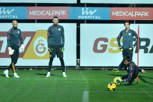 Galatasaray da Hakan Balta Takımla Birlikte &Ccedil;alıştı 1