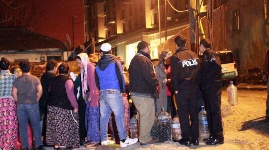 K&uuml;le D&ouml;nen Ev İ&ccedil;in Uzun S&uuml;re G&ouml;zyaşı D&ouml;kt&uuml;