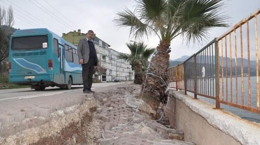 (&ouml;zel Haber) Fırtına Kurşunlu Sahillerini Dağıttı