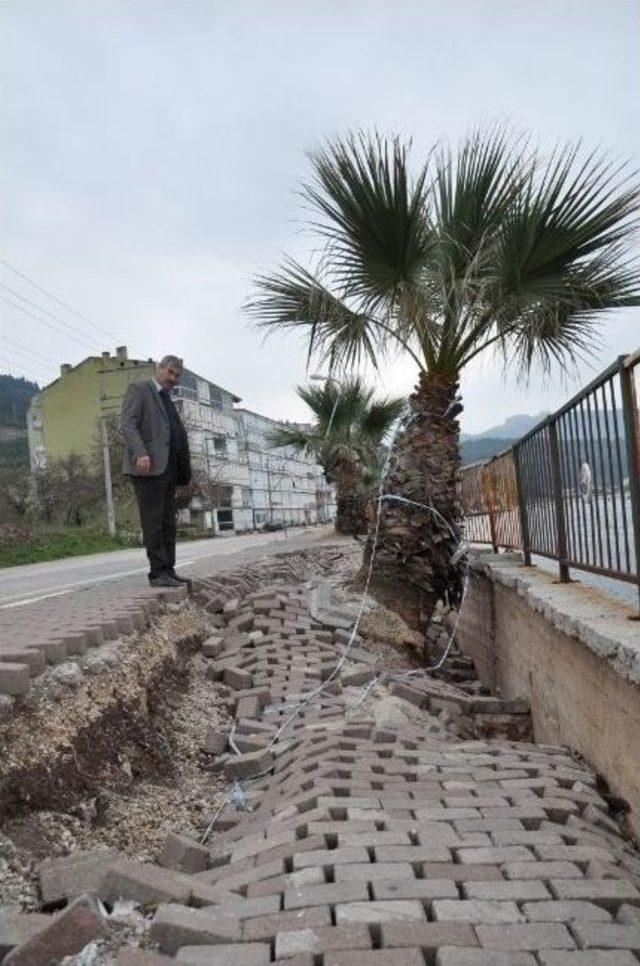 (özel Haber) Fırtına Kurşunlu Sahillerini Dağıttı