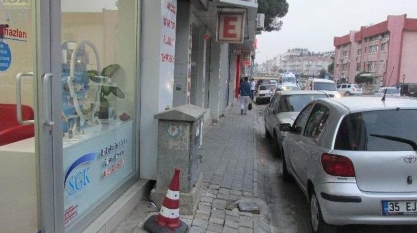 Aydem Kaldırımı Kapatan Direği Kaldırdı