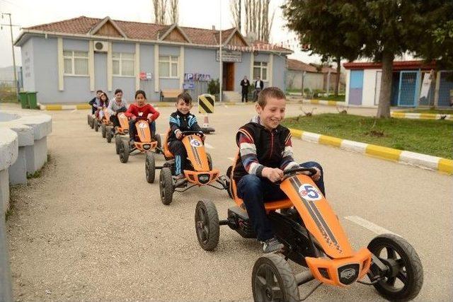 Çocuklara Trafiği Sevdiren Park