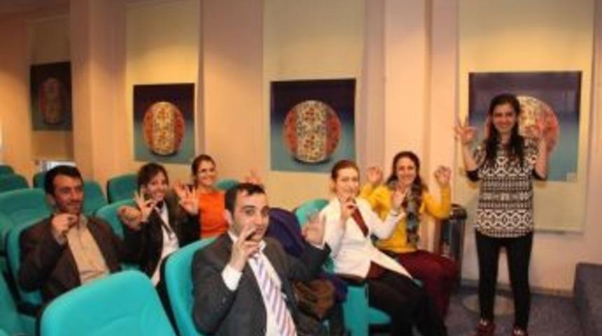 Hastane Personeli &ldquo;işaret Dili&rdquo; &Ouml;ğreniyor