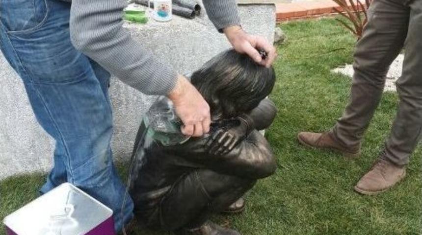 Par&ccedil;alanan Berkin Elvan Heykeli Onarıldı