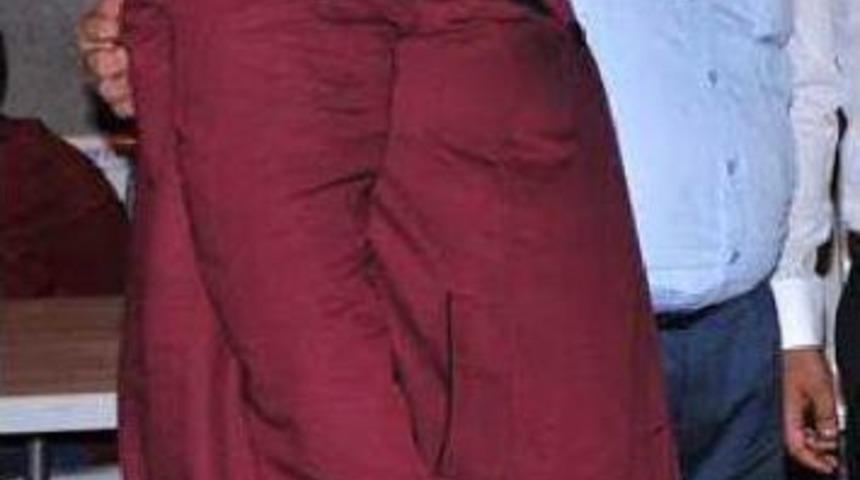 Anne Ve Babasını &Ouml;ld&uuml;rd&uuml;, M&uuml;ebbet Hapsi Istendi