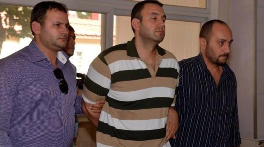 &Ccedil;ifte Cinayetin Sanığı: Anne Ve Babamı Tek Başıma &Ouml;ld&uuml;rmem M&uuml;mk&uuml;n Değil