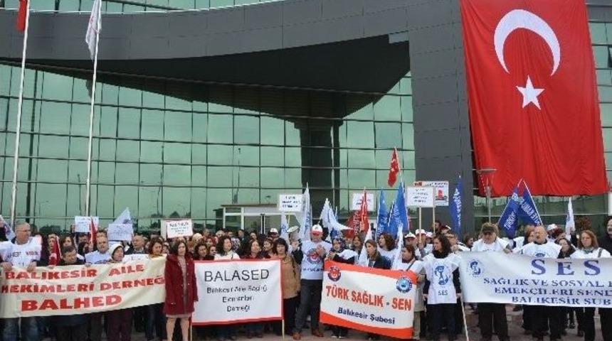 Balıkesir&rsquo;de Sağlık &Ccedil;alışanları İş Bıraktı