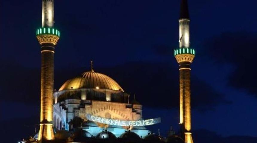 Camiye '&ccedil;anakkale Ge&ccedil;ilmez' Mahyası