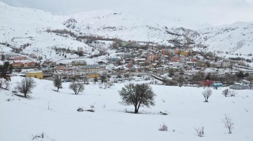 Mart Ayında Yağan Kar Tunceli&rsquo;de 35 K&ouml;y Yolunu Ulaşıma Kapattı