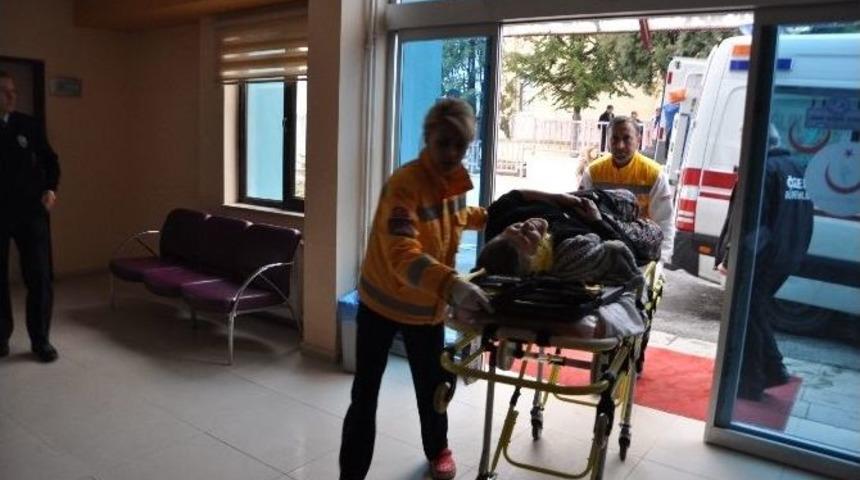 Boz&uuml;y&uuml;k&rsquo;te Trafik Kazası, 2 Yaralı