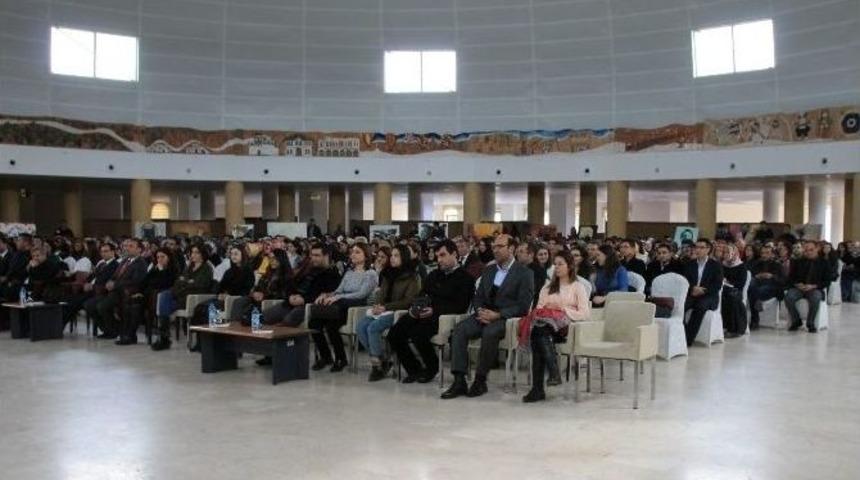 &Uuml;niversitede &lsquo;istiklal İ&ccedil;in &Ccedil;arpan Y&uuml;rekler&rsquo; Konulu Etkinlik D&uuml;zenlendi