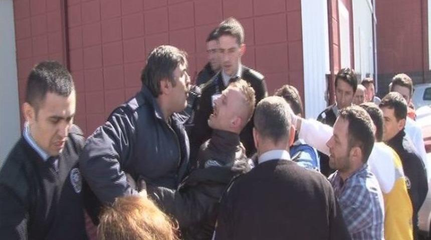 Sağlık &Ccedil;alışanlarının Eylemi Gerginliğe Neden Oldu