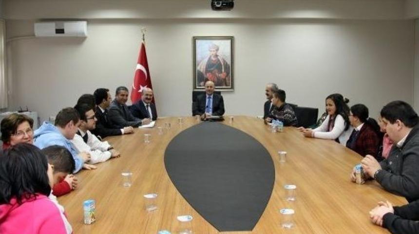 &Ouml;zel Eğitim &Ouml;ğrencileri Vali Azizoğlu&rsquo;nu Ziyaret Etti