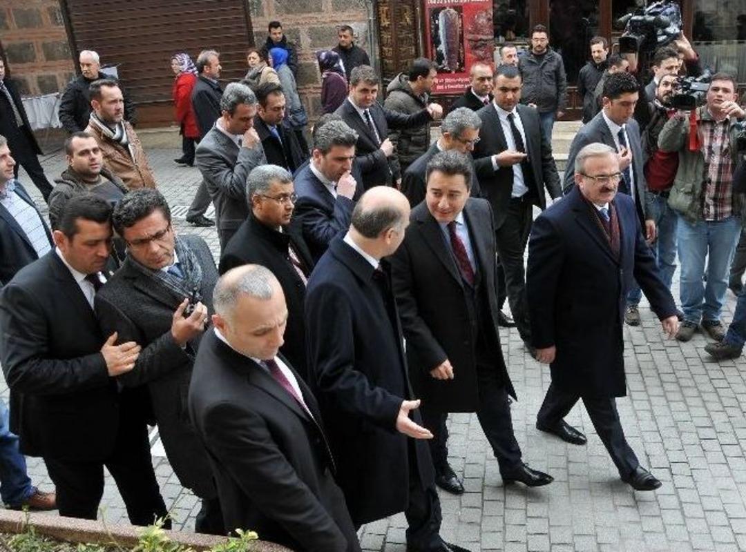 Ali Babacan, Cuma Namazını Ulucami&rsquo;de Kıldı