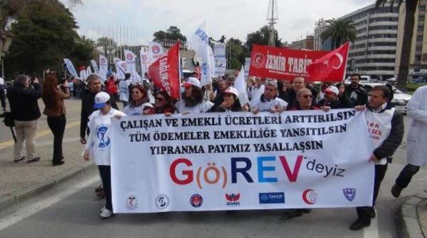 İzmir'de Sağlık &Ccedil;alışanları Bir G&uuml;nl&uuml;k Iş Bıraktı