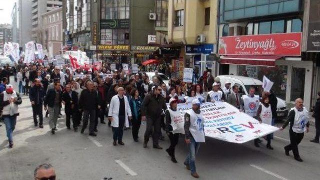 İzmir'de Sağlık Çalışanları Bir Günlük Iş Bıraktı