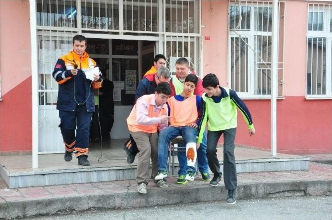 Yıkım Kararı Verilen Okulda Tatbikat