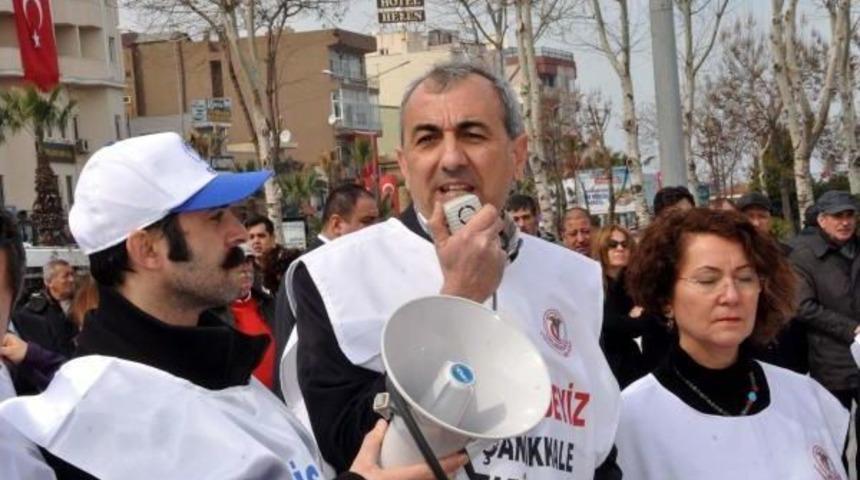 Sağlık &Ccedil;alışanlarından &Ccedil;anakkale'de Iş Bırakma Eylemi