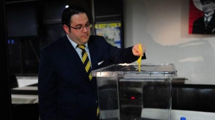 Biga Fenerbeh&ccedil;e Şube Başkanlığına Arda Bozkurt Se&ccedil;ildi