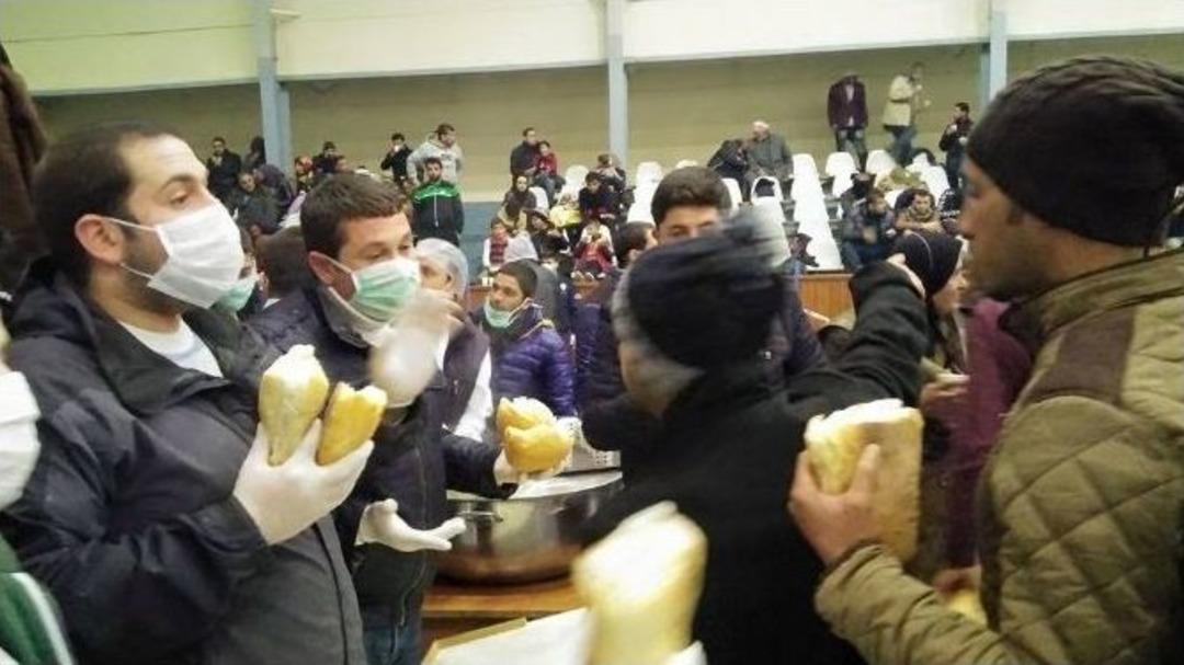 Yakalanan M&uuml;ltecilere Belediyeden Yardım Eli