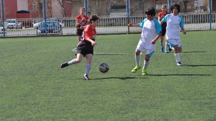 Kayseri Gen&ccedil;lerbirliği T&uuml;rkiye İkinci Kadınlar Futbol Ligi&rsquo;ne Veda Etti