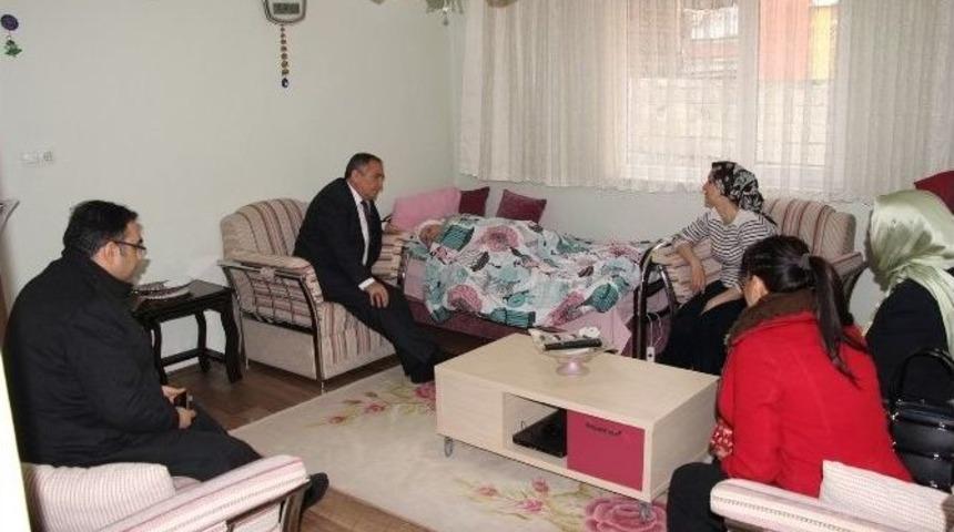 Bolu Belediye Başkanı Alaaddin Yılmaz Hastaları Tek Tek Ziyaret Ederek Moral Veriyor