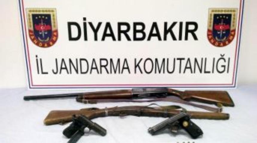 Bismil'de 2 Tabanca, 2 Av T&uuml;feği Ve M&uuml;himmat Ele Ge&ccedil;irildi