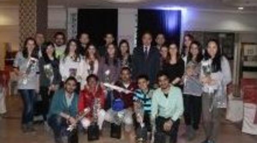 14 &Uuml;lkeden Gelen &Uuml;niversiteli Stajyerlere Veda Gecesi D&uuml;zenlendi