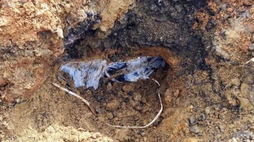 Bitlis&rsquo;Te Yol Kenarına G&ouml;m&uuml;l&uuml; 100 Kilo Patlayıcı Bulundu