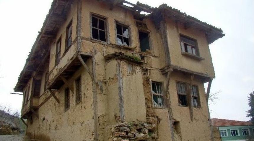 (özel Haber) Bu Köyün Her Yerinde Tarih Yatıyor