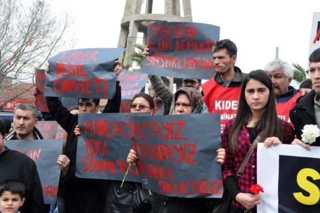 Facianın Adresi Soma da Aileler &Ouml;lenleri Karanfillerle Andı 1