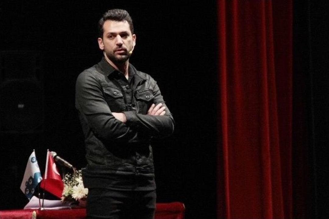 &Uuml;nl&uuml; Oyuncu Murat Yıldırım İle Annesinin İlgin&ccedil; Diyaloğu