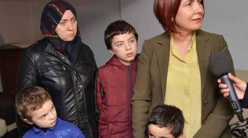 Kadın Başkandan, 3 &Ccedil;ocuk Annesi Suriyeli Kadına Yardım Eli