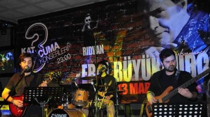 Erol B&uuml;y&uuml;kbur&ccedil;, Konser Vereceği Salonda Anıldı