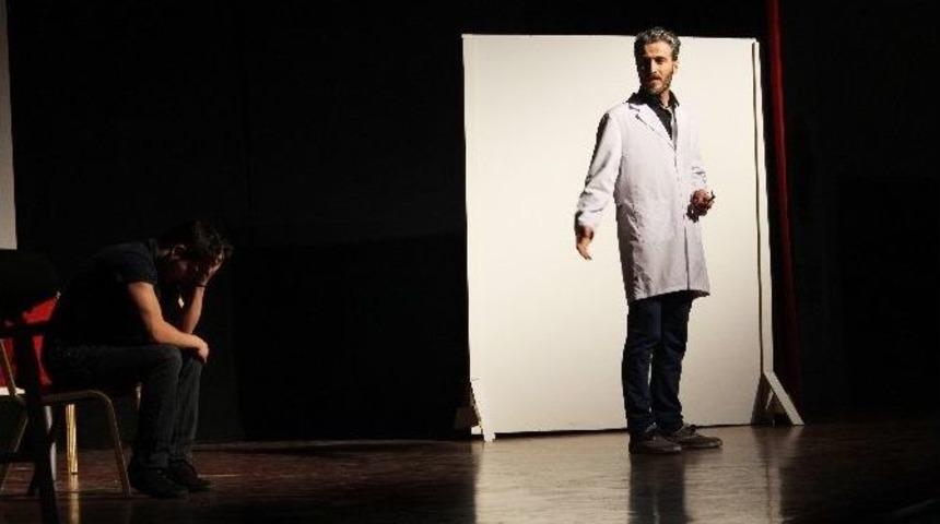 Beykentli &Ouml;ğrenciler Uyuşturucuya Tiyatroyla Dikkat &Ccedil;ekti